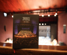 Academia Paranaense de Letras recebe livro sobre os 40 anos da Orquestra Sinfônica