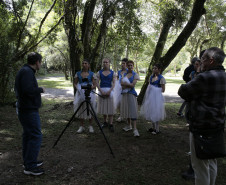 “GiselleS”: montagem do Balé Teatro Guaíra revisita clássico e aposta alto em figurino e cenário