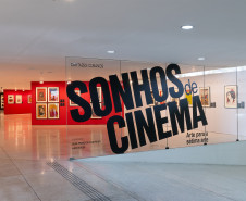 Exposição “Sonhos de Cinema: Arte para a Sétima Arte” fica até este domingo no MON
