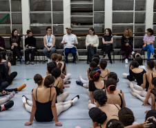Escola de Dança Teatro Guaíra celebra 70 anos com espetáculo que revisita a própria trajetória