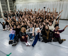 Escola de Dança Teatro Guaíra celebra 70 anos com espetáculo que revisita a própria trajetória