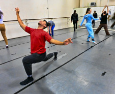 Teatro Guaíra oferece curso gratuito de técnicas corporais para artistas do movimento