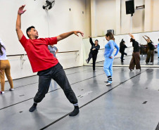 Teatro Guaíra oferece curso gratuito de técnicas corporais para artistas do movimento