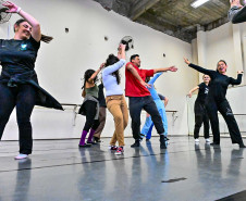 Teatro Guaíra oferece curso gratuito de técnicas corporais para artistas do movimento