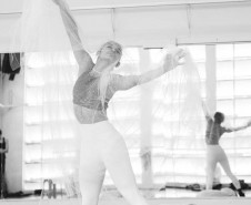 Estreia da semana, balé “GiselleS” transforma clássico em história de identidade e amor