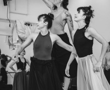 Estreia da semana, balé “GiselleS” transforma clássico em história de identidade e amor