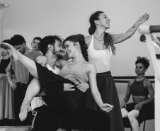 Estreia da semana, balé “GiselleS” transforma clássico em história de identidade e amor