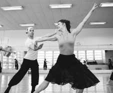 Estreia da semana, balé “GiselleS” transforma clássico em história de identidade e amor