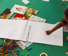 Com apoio do Governo do Estado, projeto Cidades Imaginadas lança livro criado por meninas em Curitiba e celebra a potência das infâncias