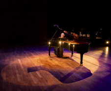 Concerto da Orquestra Sinfônica do Paraná celebra os 70 anos da pianista Analaura de Souza Pinto