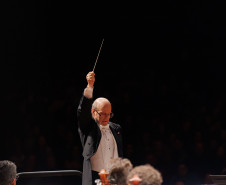 Concerto da Orquestra Sinfônica do Paraná celebra os 70 anos da pianista Analaura de Souza Pinto