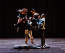 Balé Teatro Guaíra estreia espetáculo que une memória, coletividade e dança contemporâneaBalé Teatro Guaíra estreia espetáculo que une memória, coletividade e dança contemporânea