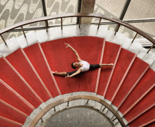 Aluno da Escola de Dança Teatro Guaíra conquista oportunidade em companhia italiana