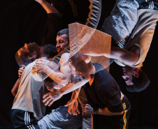 Balé Teatro Guaíra estreia espetáculo que une memória, coletividade e dança contemporâneaBalé Teatro Guaíra estreia espetáculo que une memória, coletividade e dança contemporânea