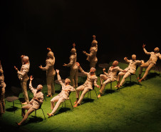 Balé Teatro Guaíra estreia espetáculo que une memória, coletividade e dança contemporâneaBalé Teatro Guaíra estreia espetáculo que une memória, coletividade e dança contemporânea