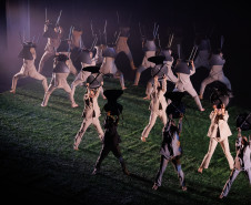Balé Teatro Guaíra estreia espetáculo que une memória, coletividade e dança contemporâneaBalé Teatro Guaíra estreia espetáculo que une memória, coletividade e dança contemporânea
