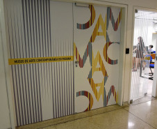 A sede do MAC-PR está, temporariamente, no Museu Oscar Niemyer; sede no centro de Curitiba está fechada para reforma. 