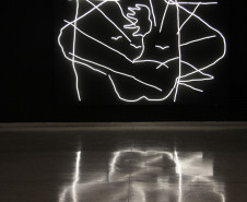 Obra risco da exposição Não está claro até que a noite caia de Juliana Stein.