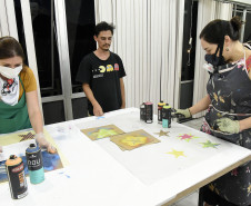 A aula de técnicas de arte urbana ensina os principais métodos para criação de obras na cidade. 