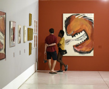 "Tempos Sensíveis" conta com 79 obras do acervo e está em cartaz na sala 8.