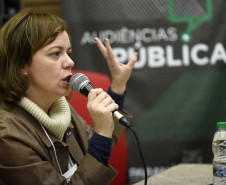 Superindentente da Cultura Luciana Casagrande Pereira em audiência pública de Paranaguá.