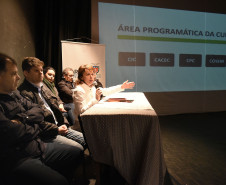 Audiências Públicas de Cultura estão ocorrendo nas oito macrorregiões do estado; na foto, reunião em Ponta Grossa. 