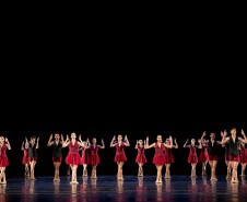 Cia. Jovem da Escola de Dança Teatro Guaíra participa de mostras de dança.