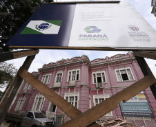 Prédio do MAC-PR, no centro de Curitiba, está com reforma em andamento. 