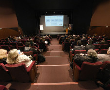 Mais de 1,5 mil agentes culturais, gestores e artistas do Paraná foram atendidos pelas audiências públicas; último encontro foi no Guairinha. 