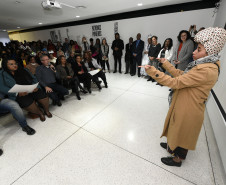 30 mulheres negras foram homenageadas na abertura da programação do Movimenta Preta, na foto a poeta Gabriela Grigolom Silva. 