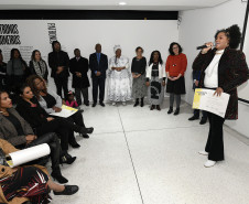 30 mulheres negras foram homenageadas na abertura da programação do Movimenta Preta; na foto a cantora Janine Mathias. 