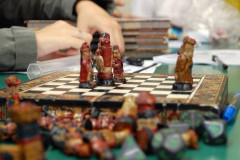 Crianças aprendem a jogar RPG e card games em mais um Sábado Lúdico da Biblioteca Pública