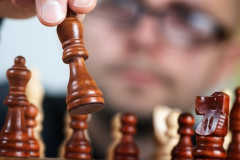 Biblioteca promove campeonato de xadrez para pessoas com deficiência visual