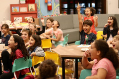 Crianças participam de atividade na Biblioteca Pública do Paraná. Foto Divulgação