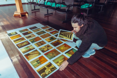 Montagem da exposição Iluminuras de Marafigo em Telêmaco Borba