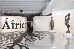 MON promove visita mediada, oficina e videoconferência da exposição de arte africana