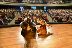 Apresentação do projeto Crianças no Teatro.