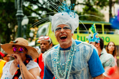 A abertura, marcada para quarta-feira (28), às 19h, será um momento de celebração à memória e à trajetória de um dos maiores e mais queridos artistas da cena paranaense