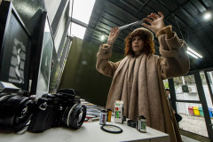 Fotógrafa vai registrar retratos de artistas paranaenses no Museu Casa Alfredo Andersen