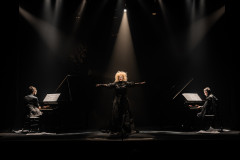 Após sucesso no Rio e em São Paulo, espetáculo “A Aforista” estreia em Curitib