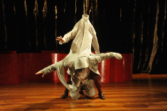 O espetáculo para crianças e adolescentes (indicação etária a partir de 6 anos) é inspirado nas personagens e situações da obra Frankenstein, de Mary Shelley.