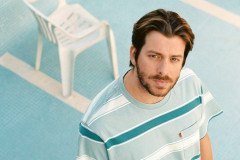 Cantor português Tiago Nacarato se apresenta no Guairinha no próximo sábado