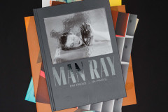 Catálogos de exposições do MON