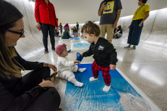 MON realiza oficina artística para crianças de 1 a 2 anos