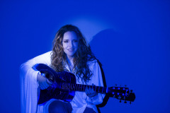 Ana Carolina faz homenagem a Cássia Eller no palco do Guairão nesta sexta