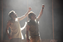 Com ingressos gratuitos, Teatro José Maria Santos recebe história de amor e revolução