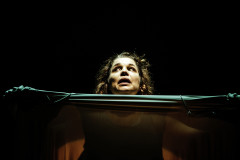 Peça com último texto de Jandira Martini chega ao Guairinha