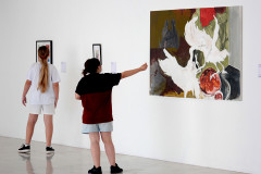 Sala Aberta: exposição “Coletiva” é prorrogada até janeiro de 2025 no MAC Paraná