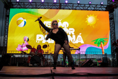 Denorex 80 leva música para todos os gostos em show no Palco Sunset de Caiobá