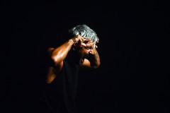 Espetáculo "Ilíada em Libras – Canto I" é apresentado em cinco cidades do Paraná com sessões gratuitas e acessíveis